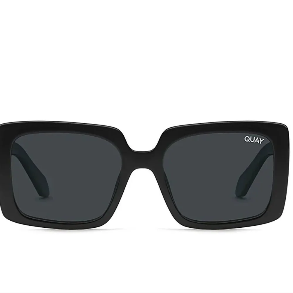Quay Australia Total Vibe Oversized Sunglasses- Black Frame/Smoke Lens‎